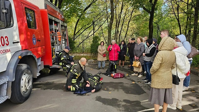 Огнеборцы провели мастер-класс по пожарной безопасности для жителей Даниловского района